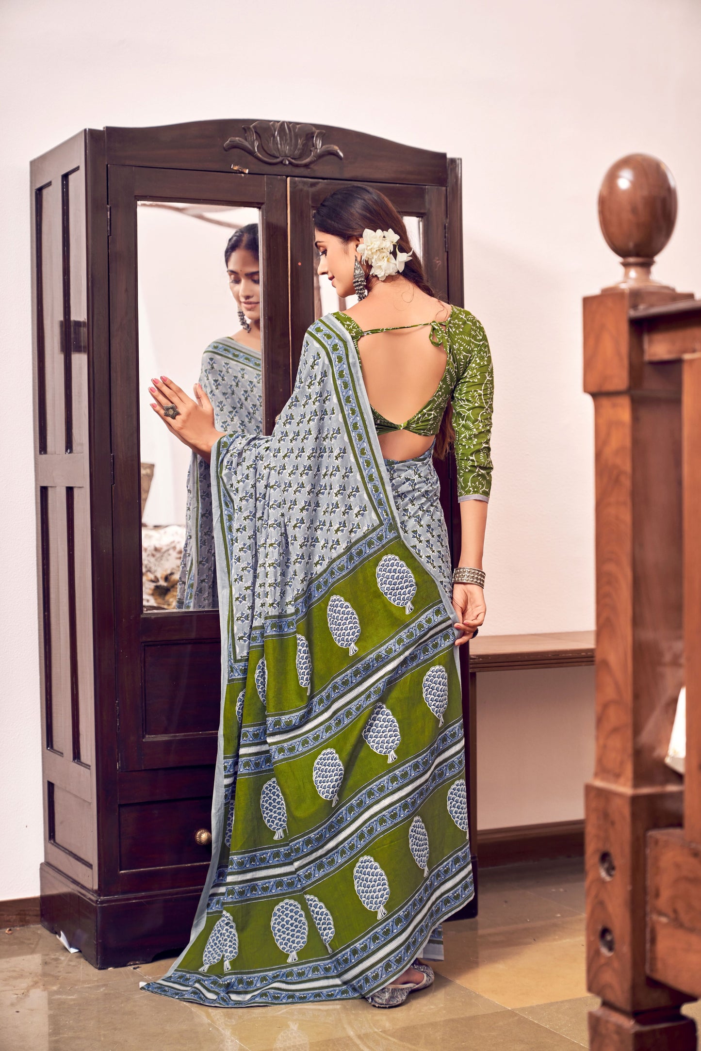 Handicraft Ladies Ikat Pure soft Cotton Sari With Blouse Piece