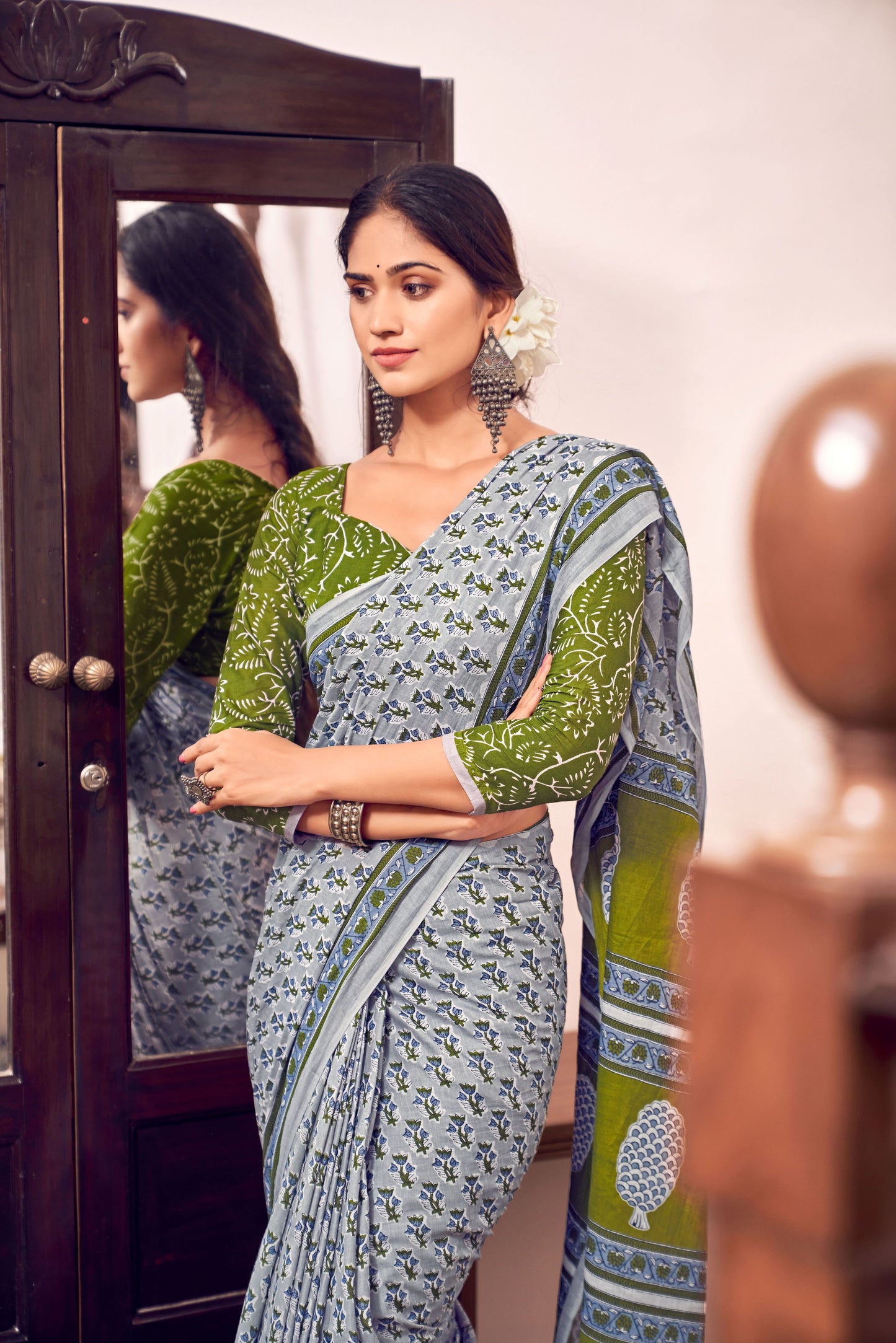 Handicraft Ladies Ikat Pure soft Cotton Sari With Blouse Piece