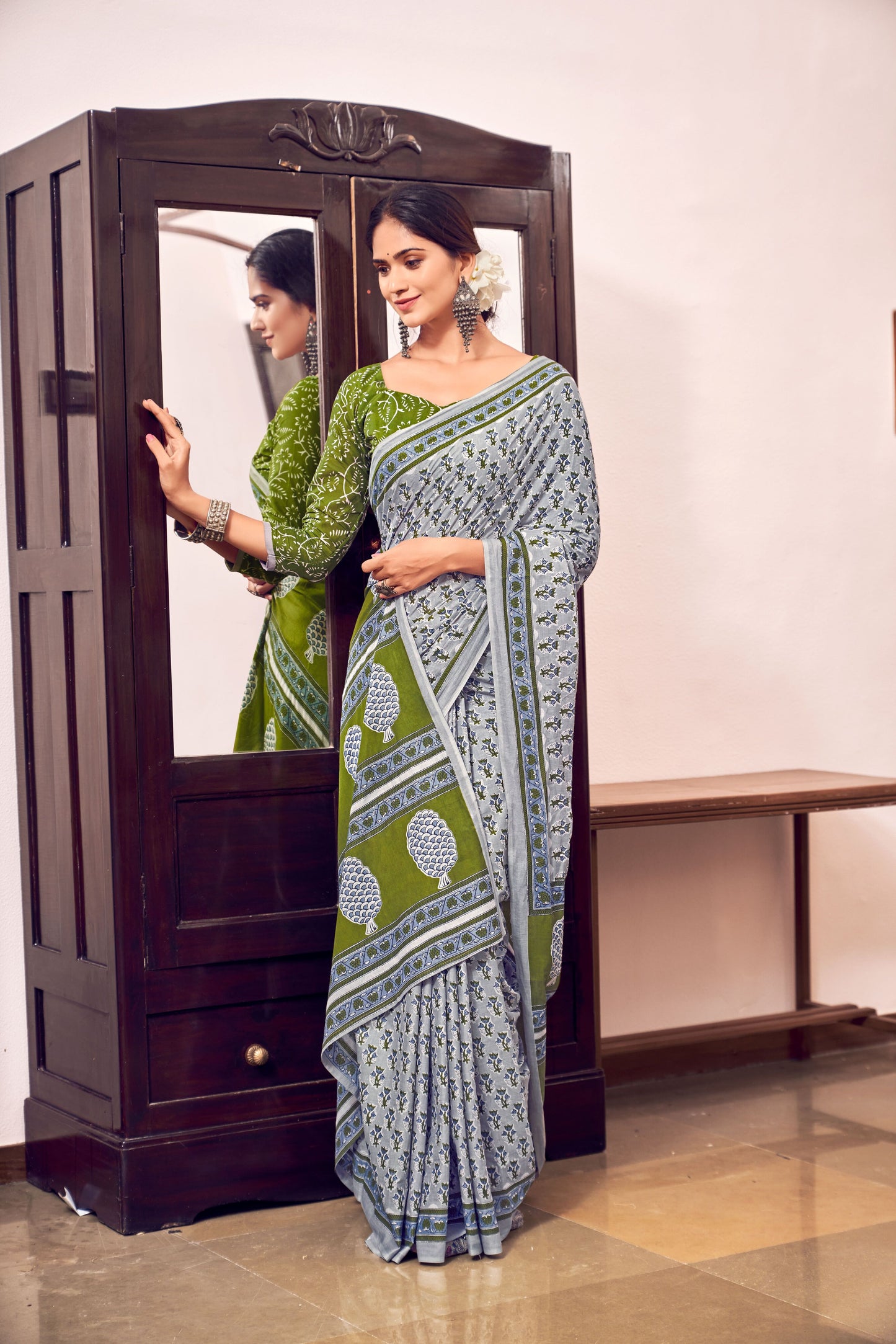Handicraft Ladies Ikat Pure soft Cotton Sari With Blouse Piece