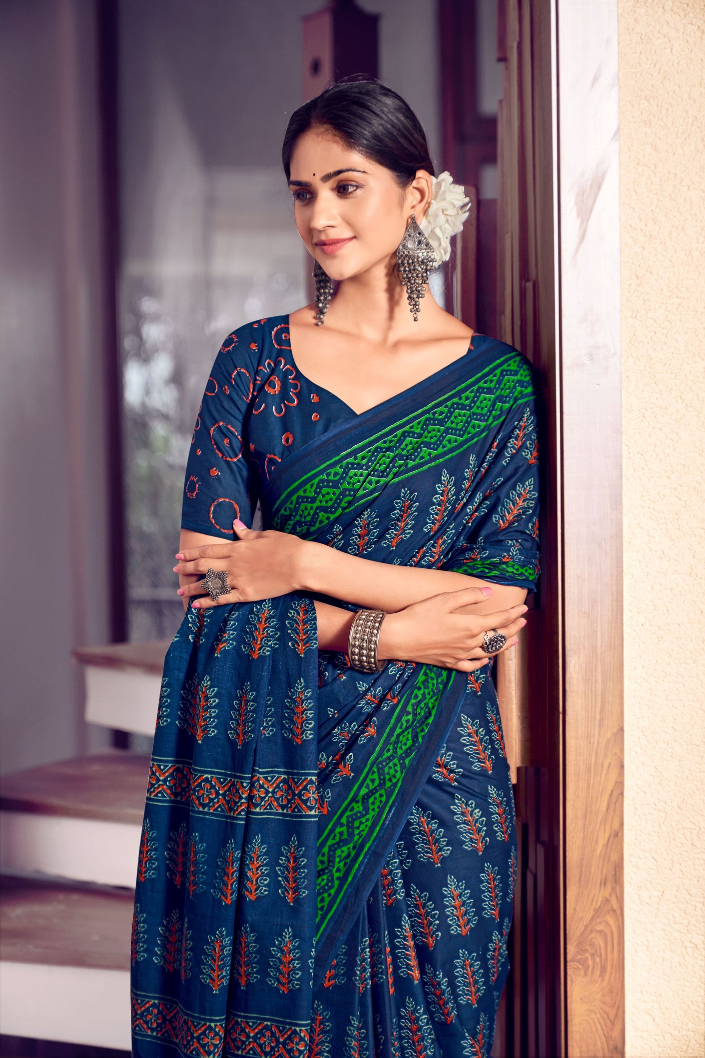 Handicraft Ladies Ikat Pure soft Cotton Sari With Blouse Piece