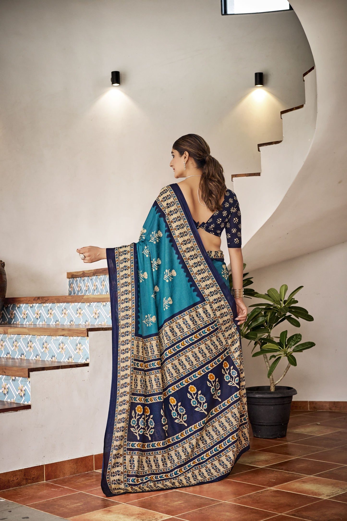 Handicraft Ladies Ikat Pure soft mul Cotton Sari With Blouse Piece