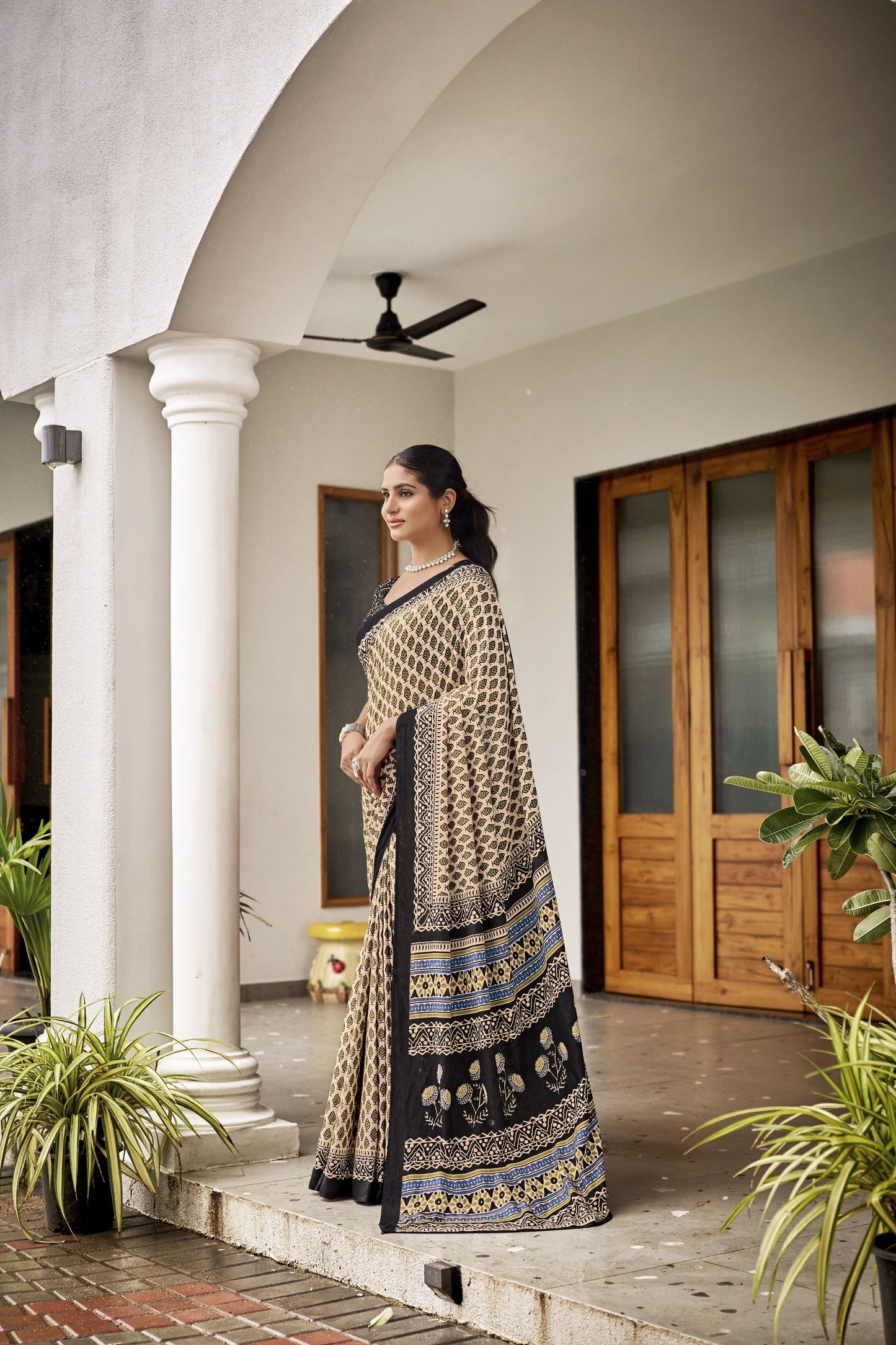 Handicraft Ladies Ikat Pure soft Cotton Sari With Blouse Piece