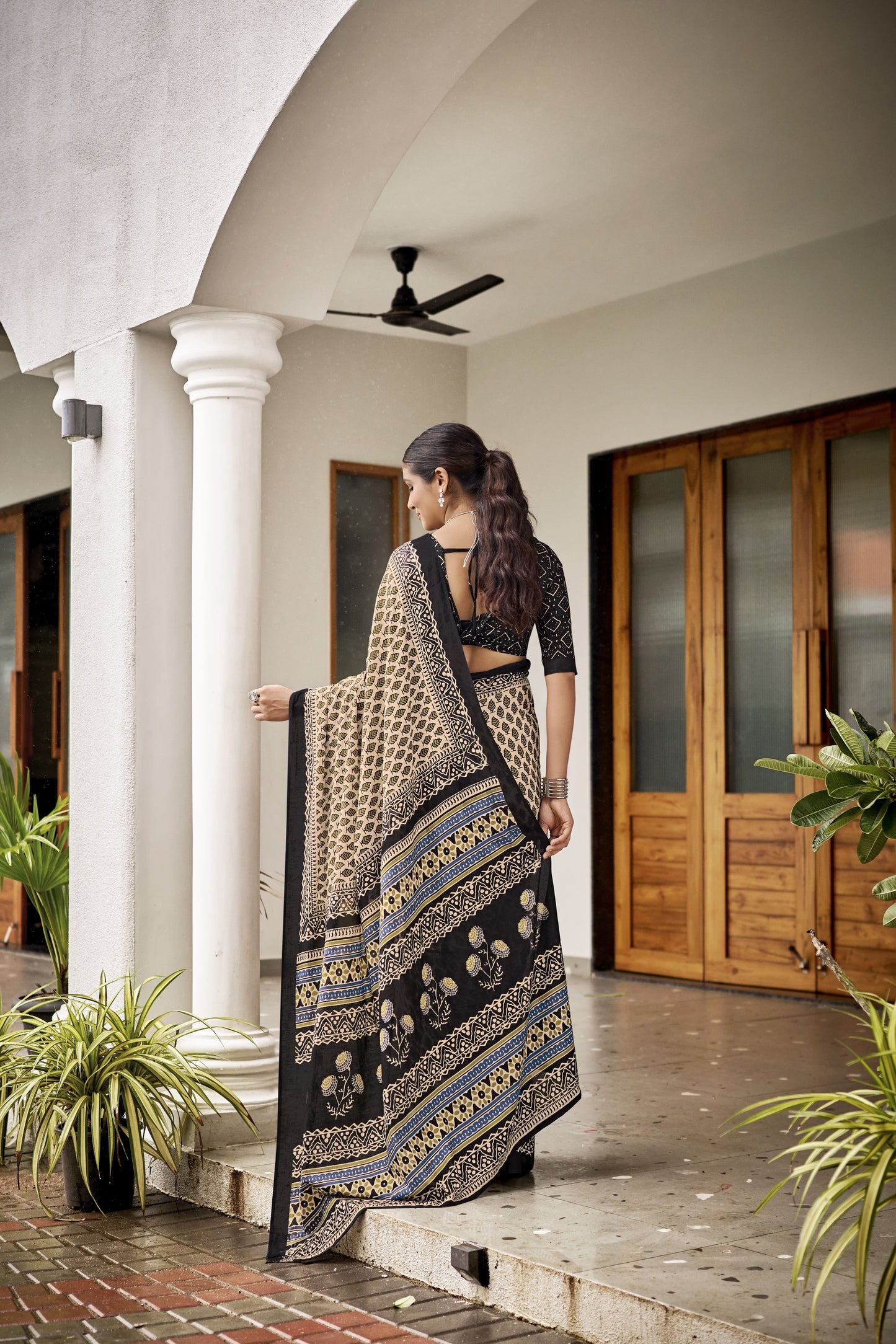Handicraft Ladies Ikat Pure soft Cotton Sari With Blouse Piece
