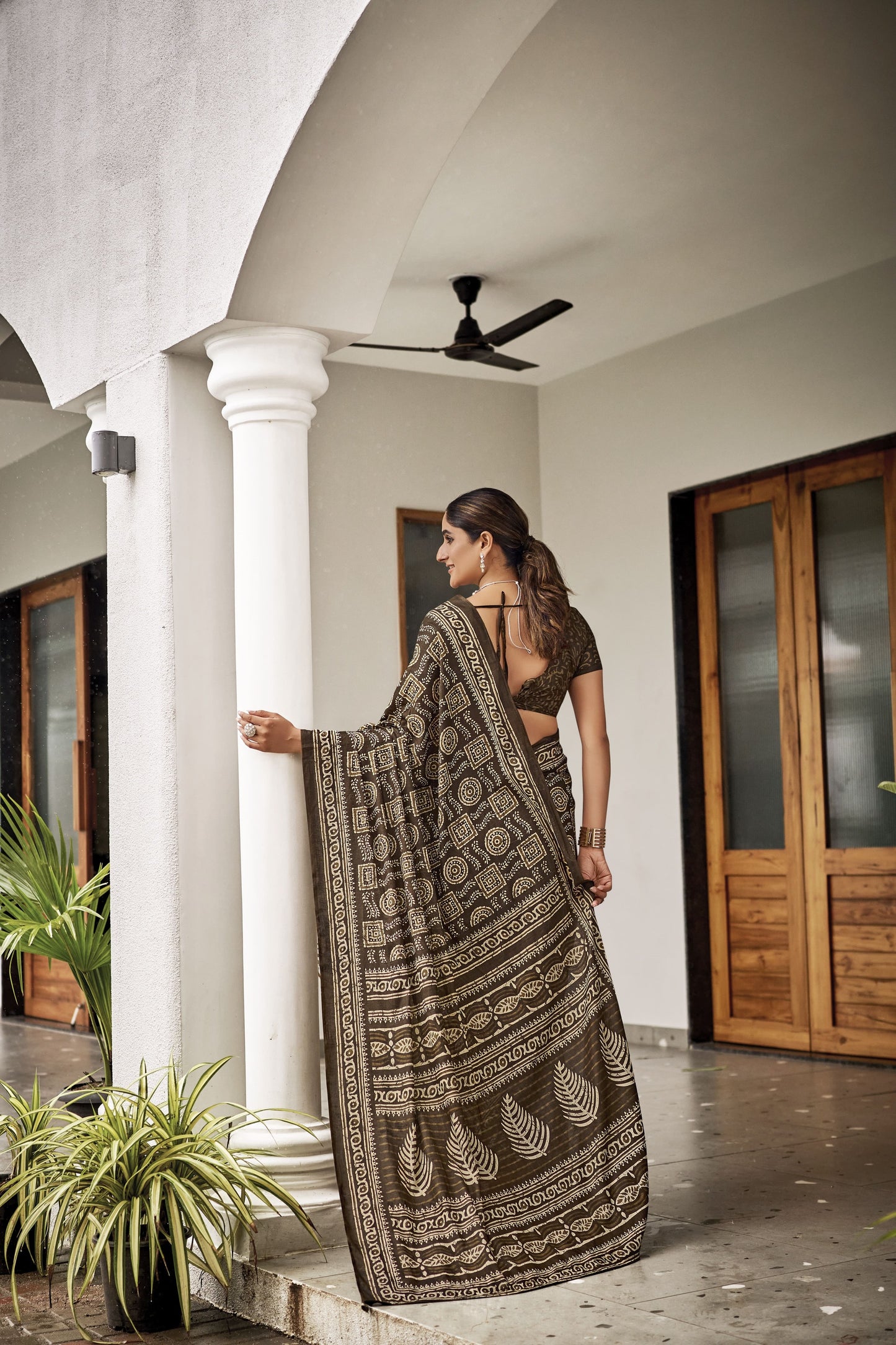 Handicraft Ladies Ikat Pure soft mul Cotton Sari With Blouse Piece