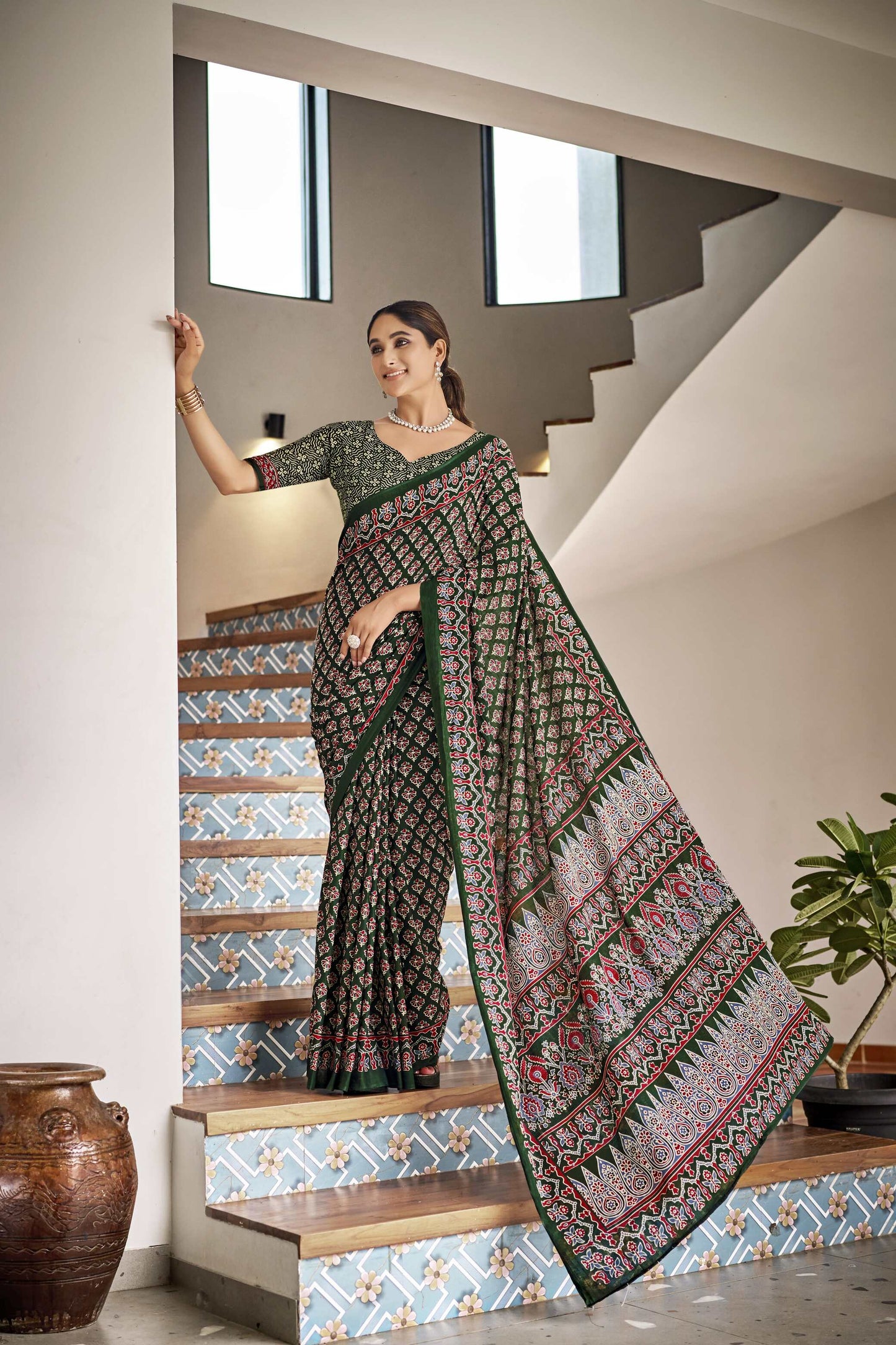 Handicraft Ladies Ikat Pure soft Cotton Sari With Blouse Piece