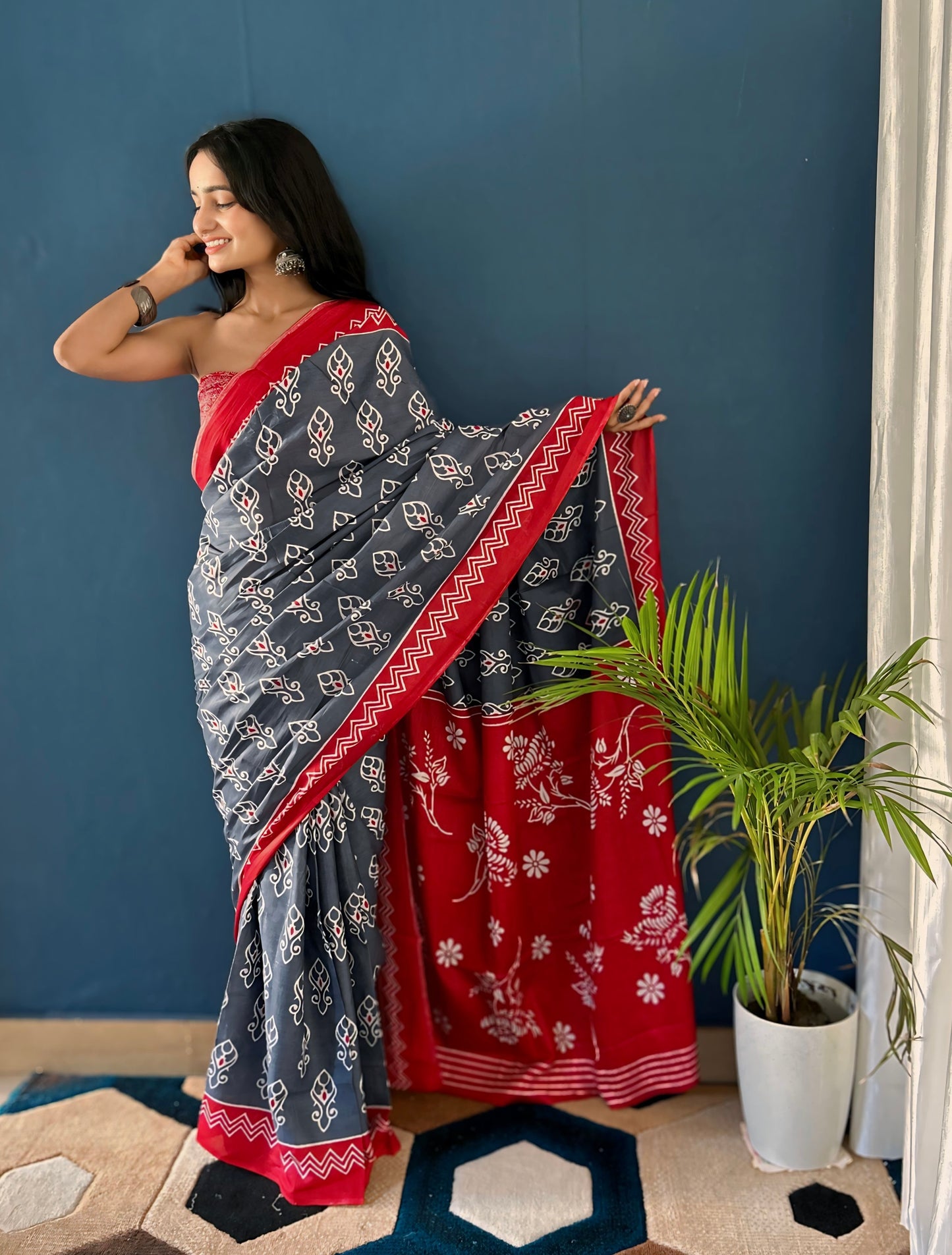 Handicraft Women's Ikat Pure soft Cotton Saree With Blouse Piece