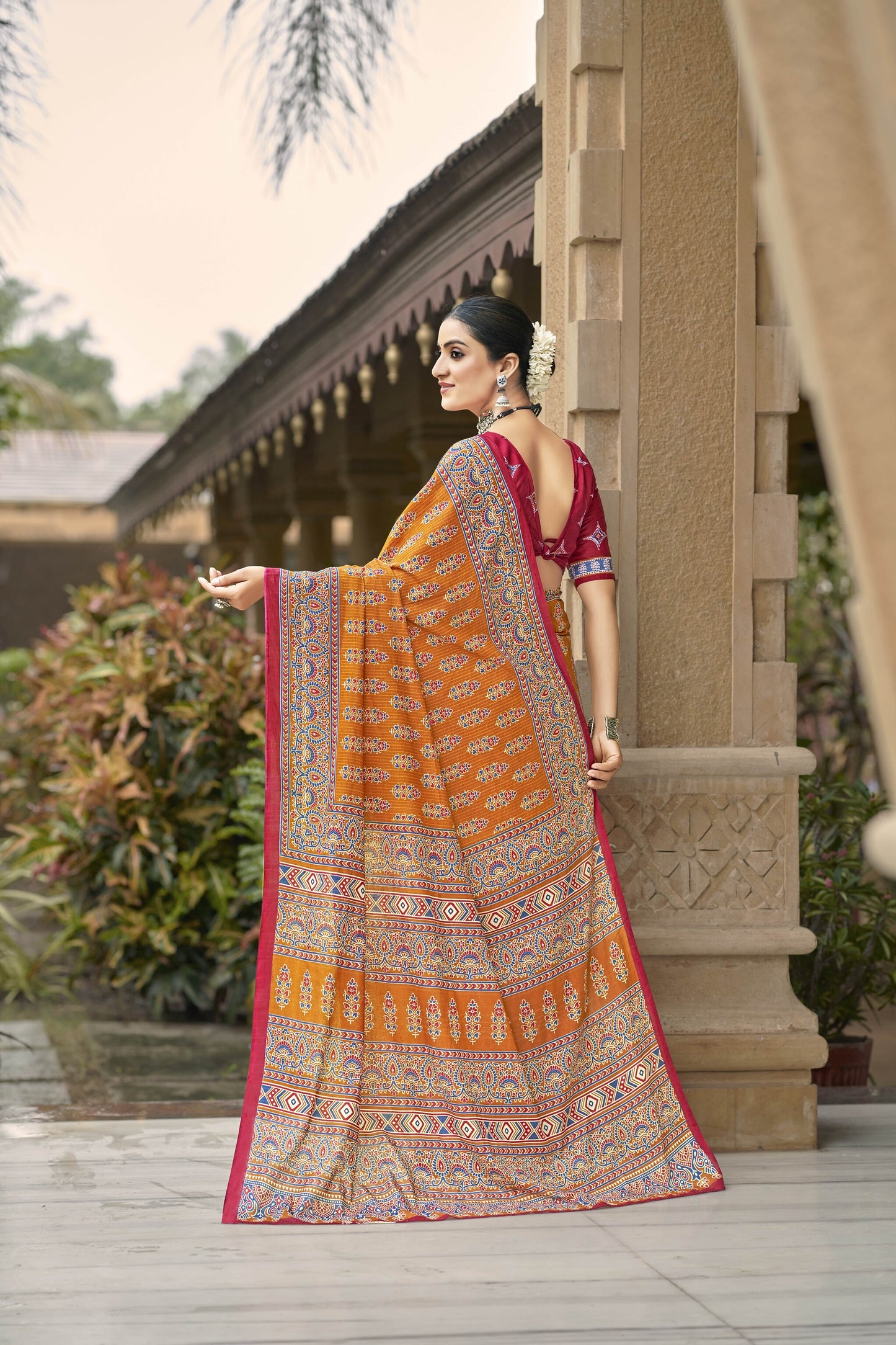 Handicraft Ladies Ikat Pure soft Cotton Sari With Blouse Piece LKH