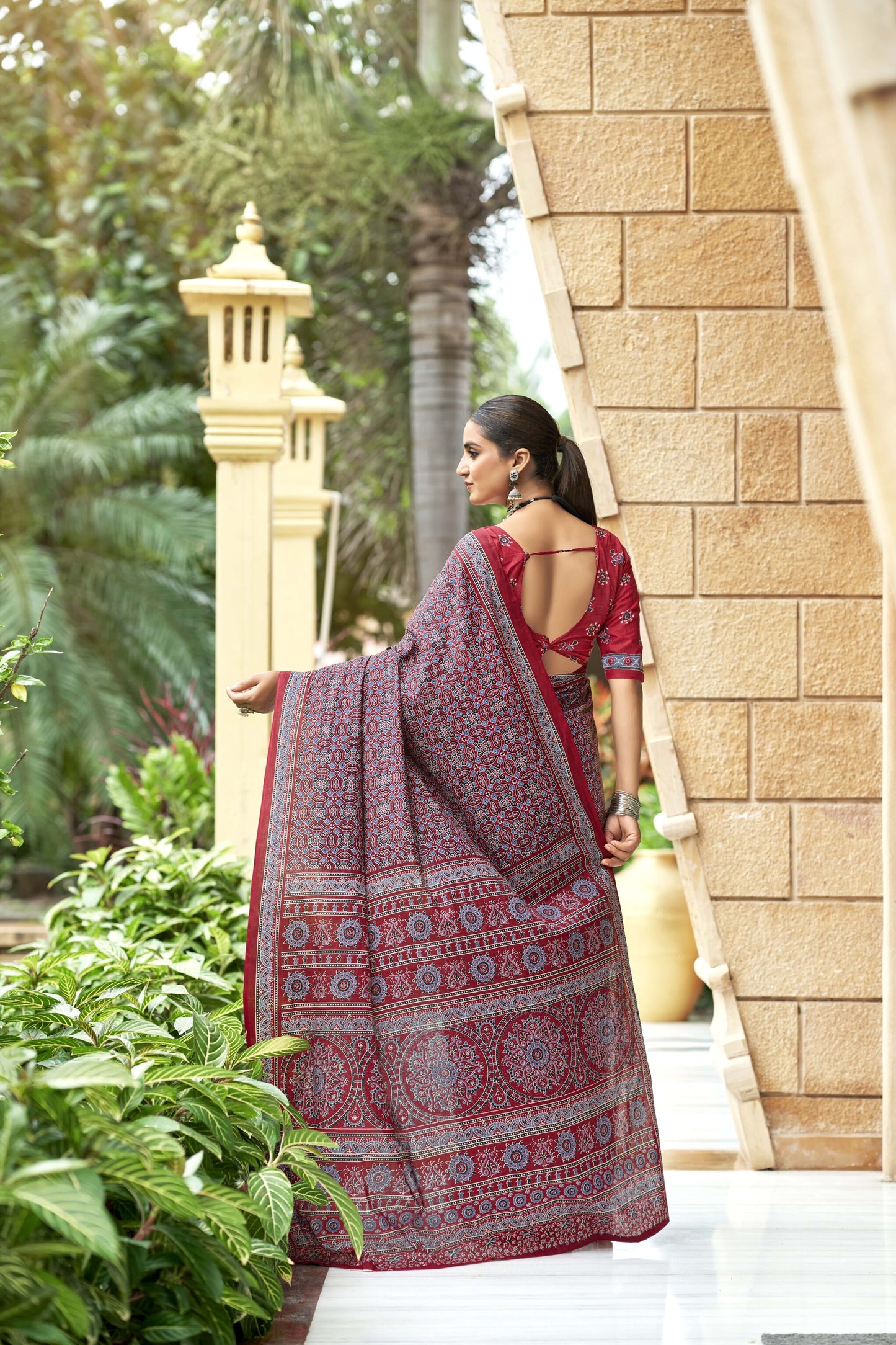 Handicraft Ladies Ikat Pure soft Cotton Sari With Blouse Piece