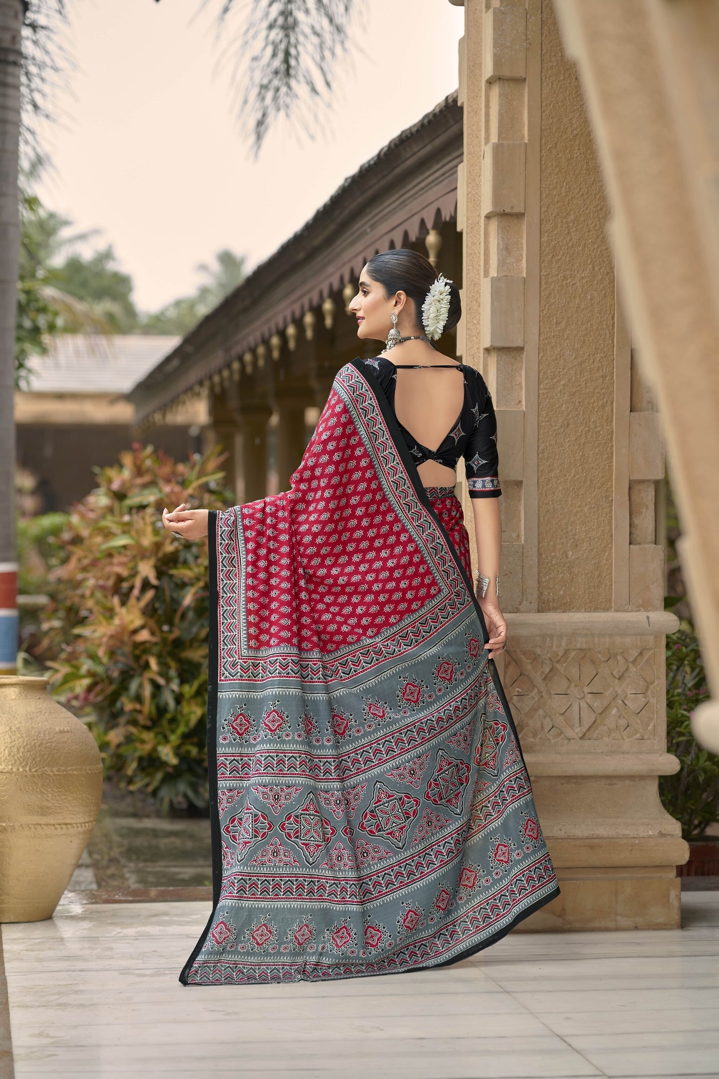 Handicraft Ladies Ikat Pure soft Cotton Sari With Blouse Piece