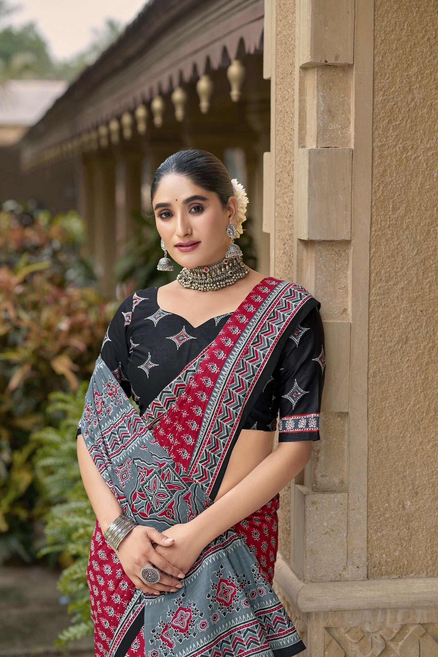 Handicraft Ladies Ikat Pure soft Cotton Sari With Blouse Piece