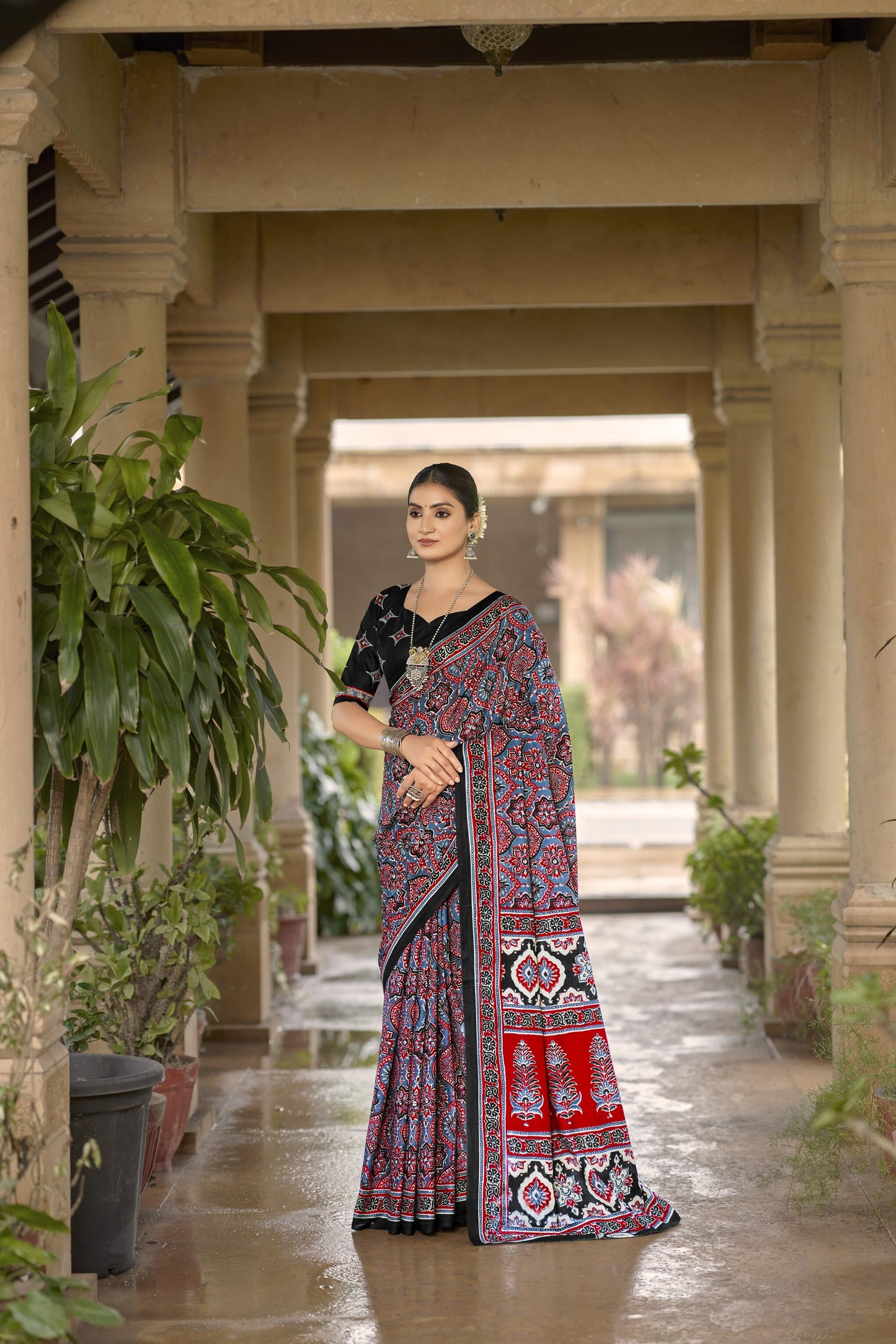 Handicraft Ladies Ikat Pure soft Cotton Sari With Blouse Piece