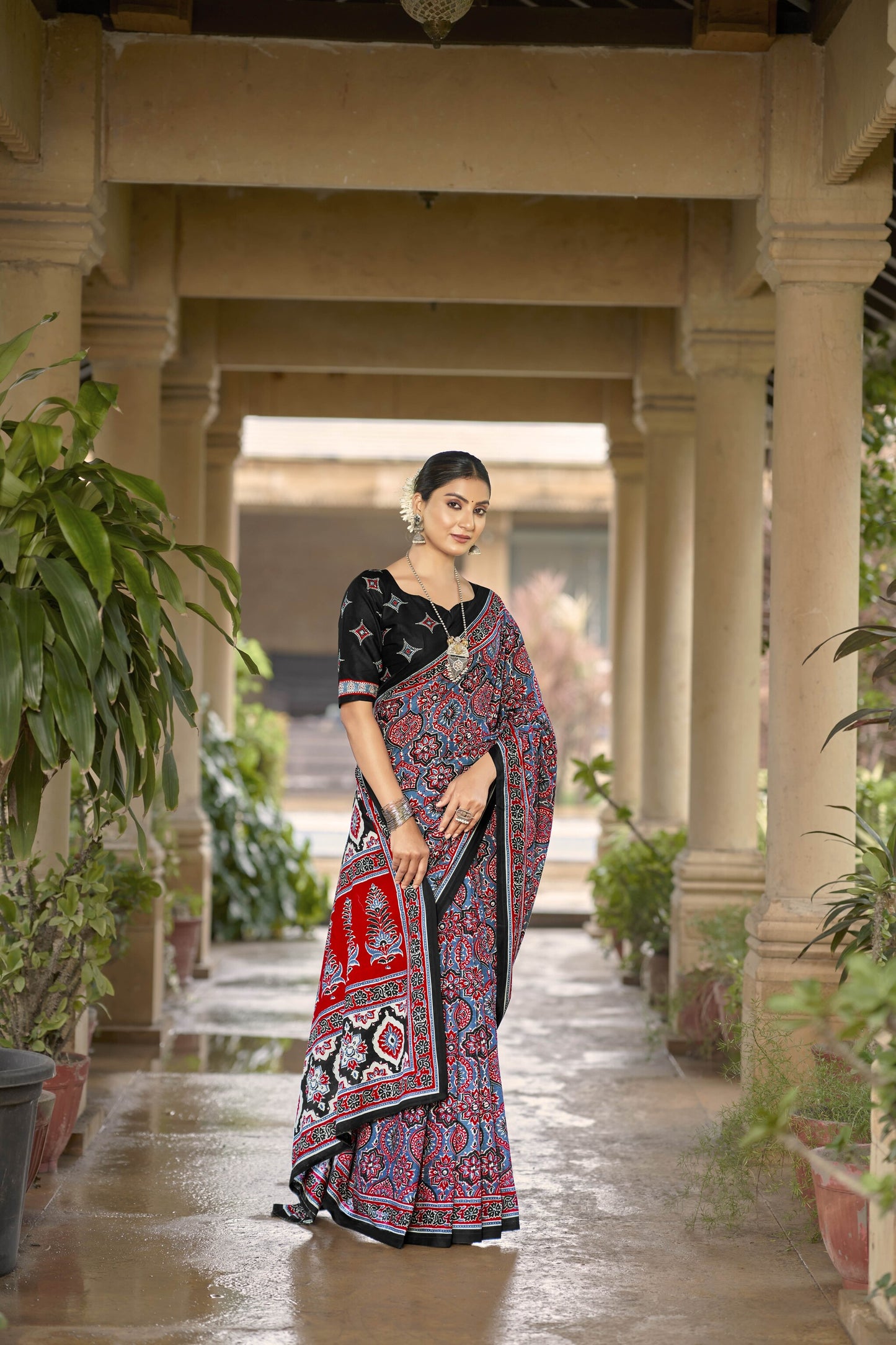 Handicraft Ladies Ikat Pure soft Cotton Sari With Blouse Piece