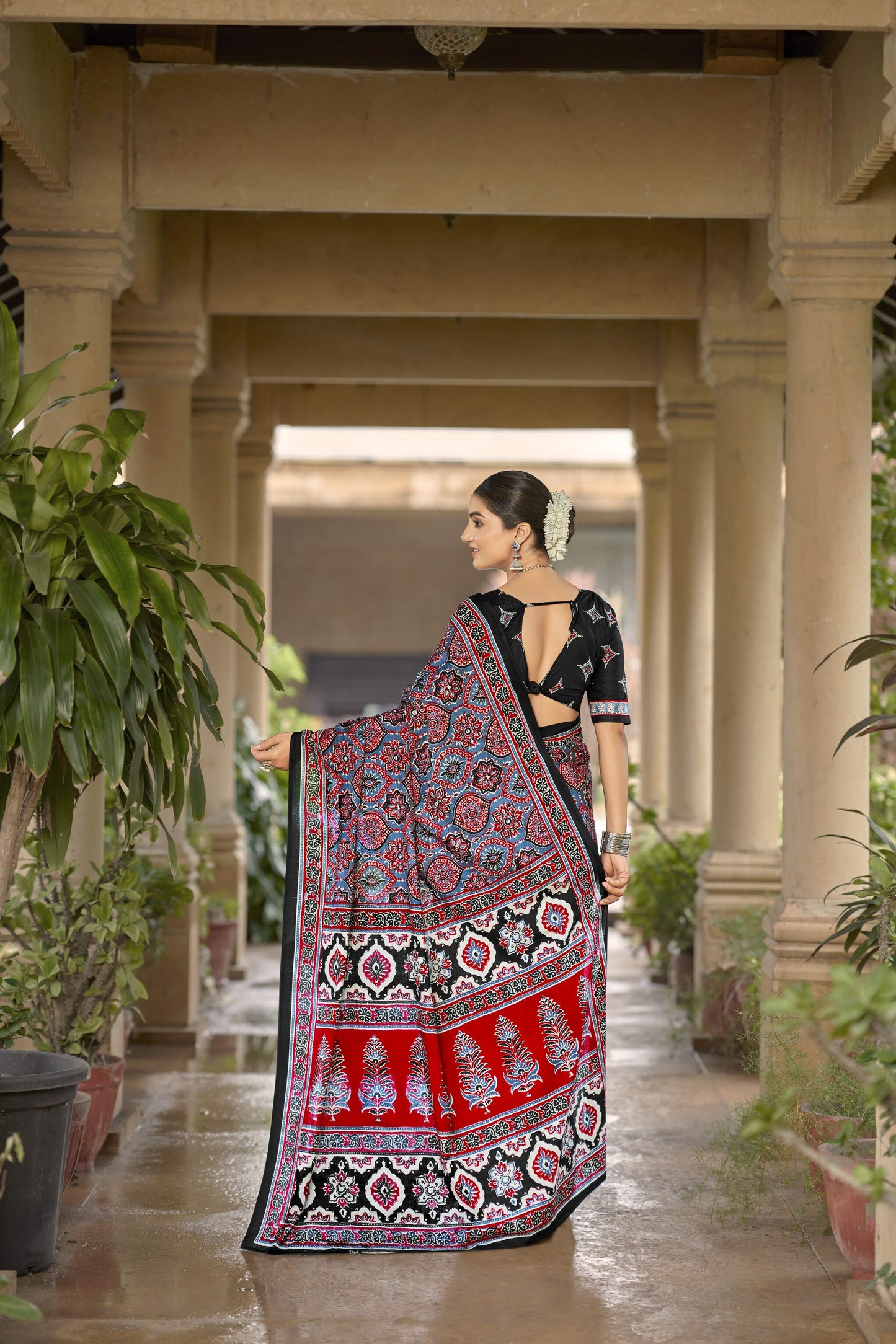 Handicraft Ladies Ikat Pure soft Cotton Sari With Blouse Piece