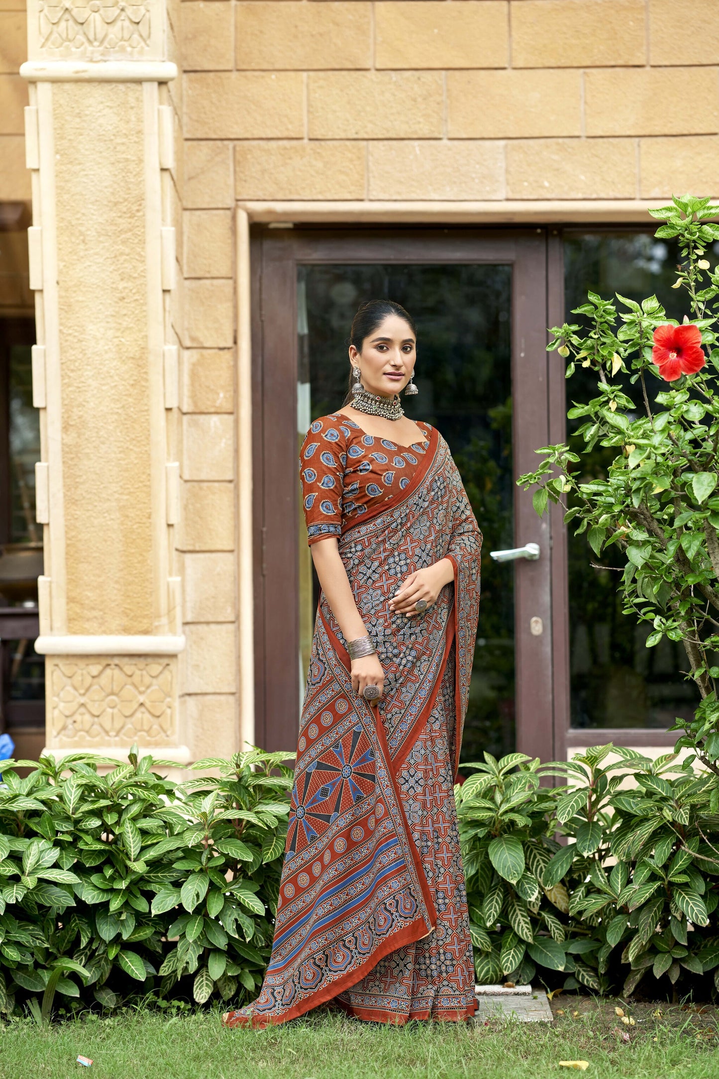 Handicraft Ladies Ikat Pure soft Cotton Sari With Blouse Piece