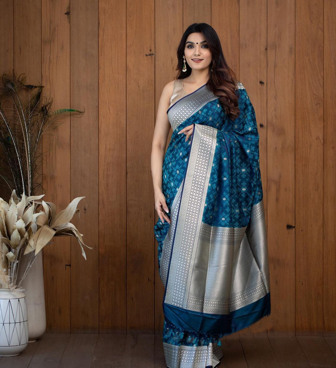 Women's kanjivaram Banarasi Soft Silk Zari Woven Sari With Blouse piece Blue