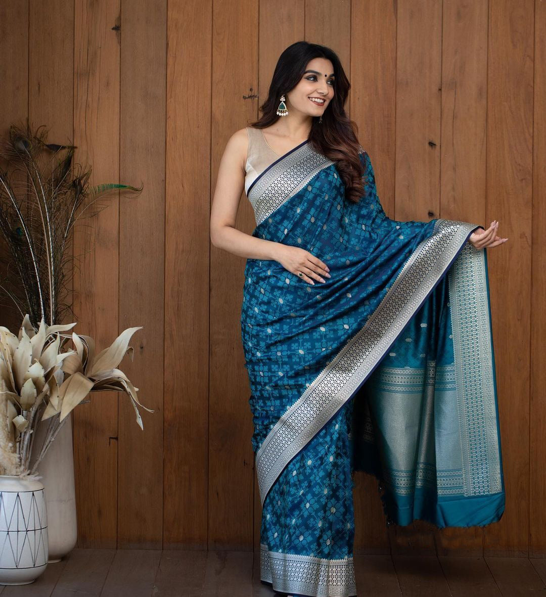 Women's kanjivaram Banarasi Soft Silk Zari Woven Sari With Blouse piece Blue