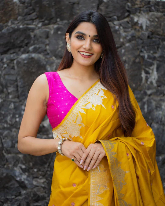 Women's kanjivaram Banarasi Soft Silk Pure Zari Woven Sari With Blouse piece