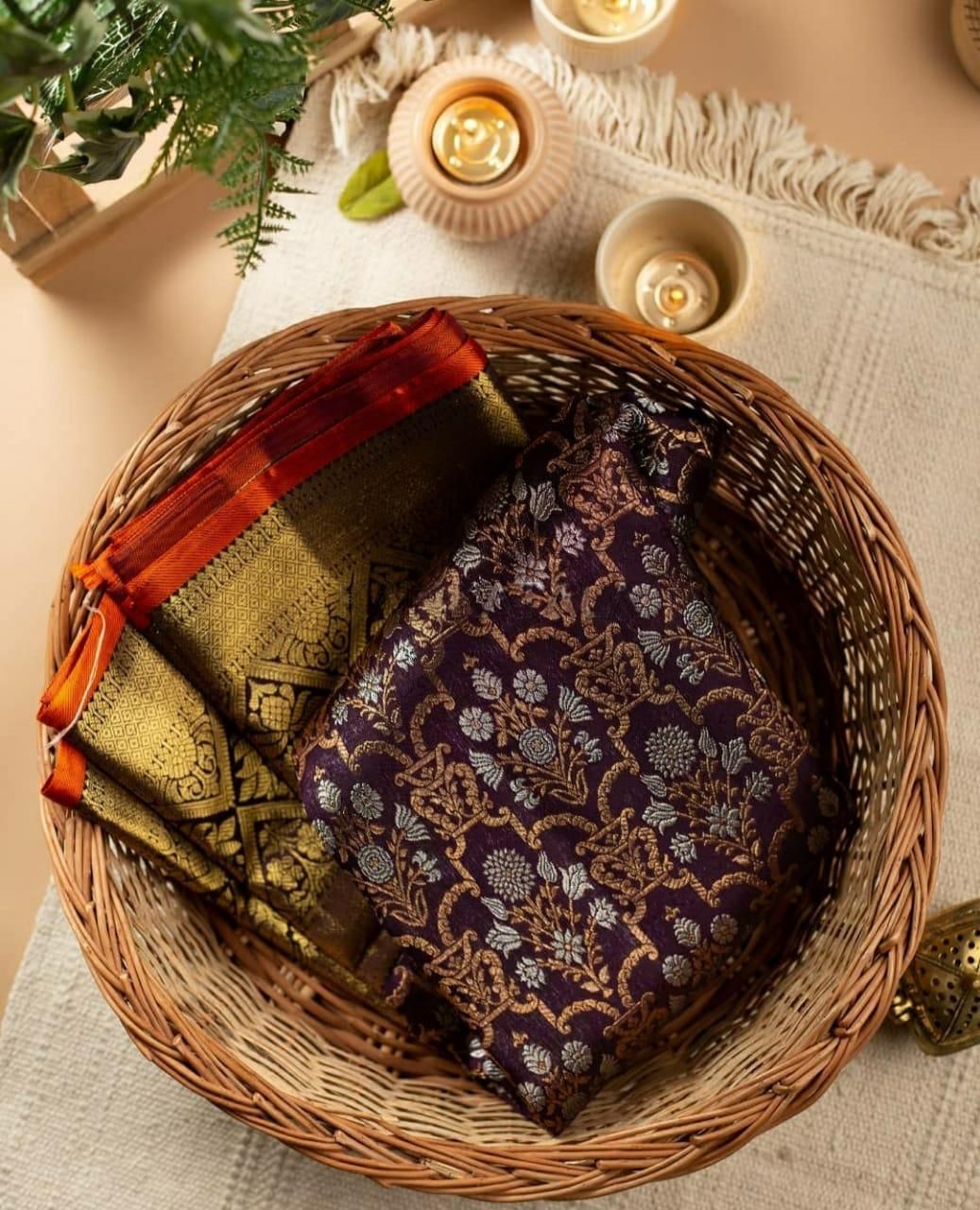 Ethinic Pocket Classy Soft Silk Saree With Jacquard Zari Weaving Work.