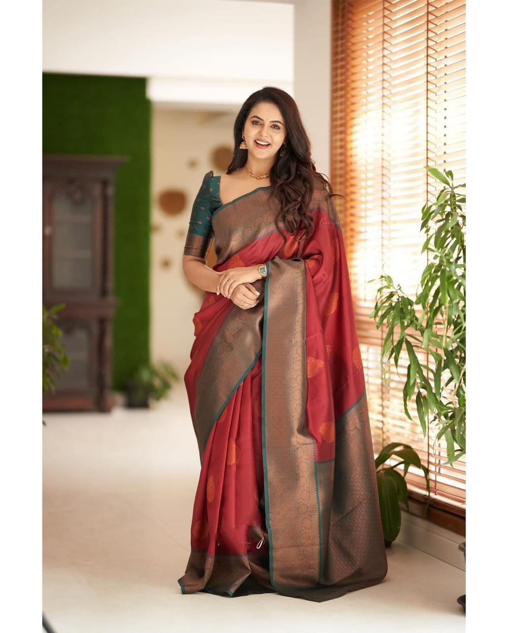 Banarasi zari woven Trending Silk Saree