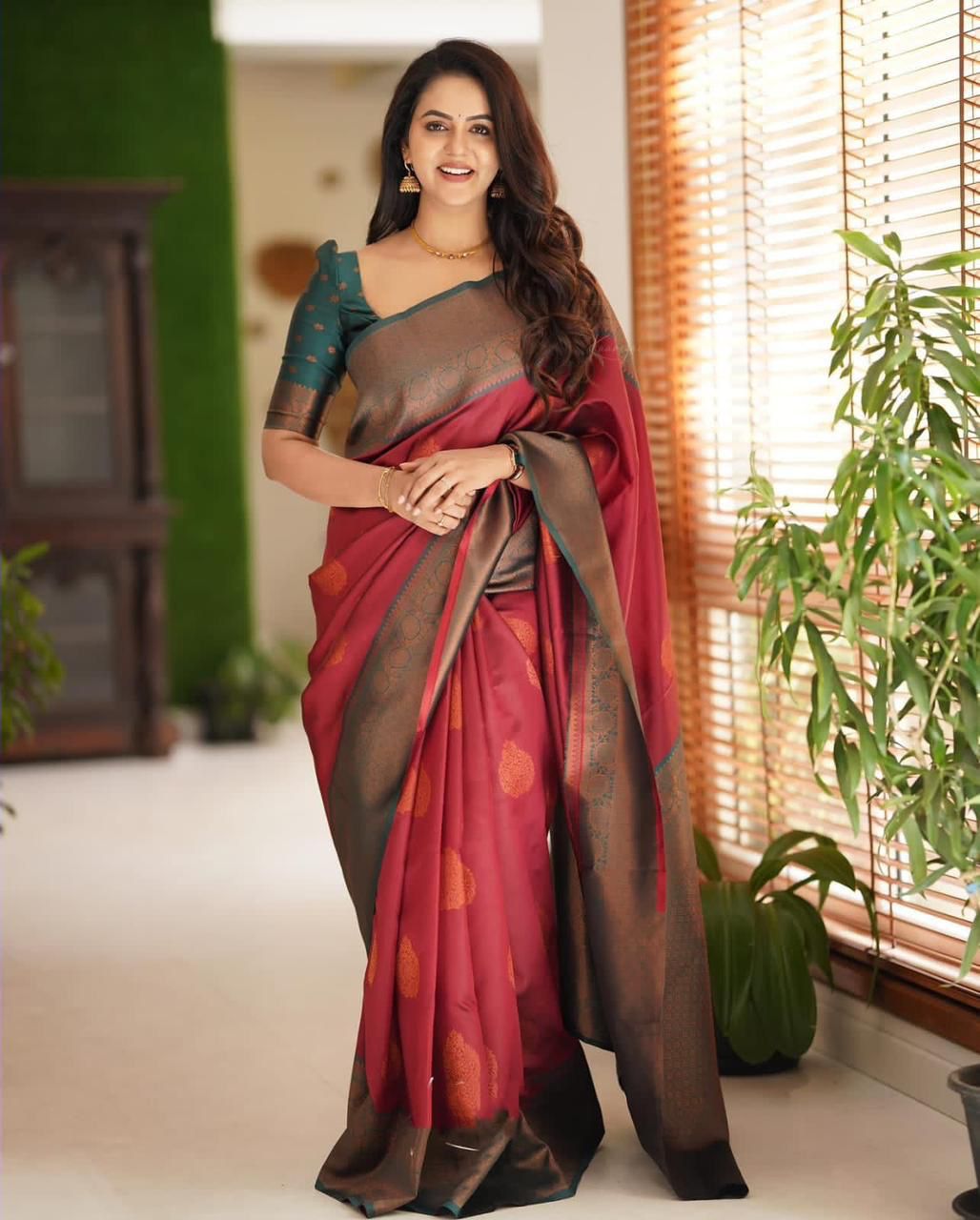 Banarasi zari woven Trending Silk Saree