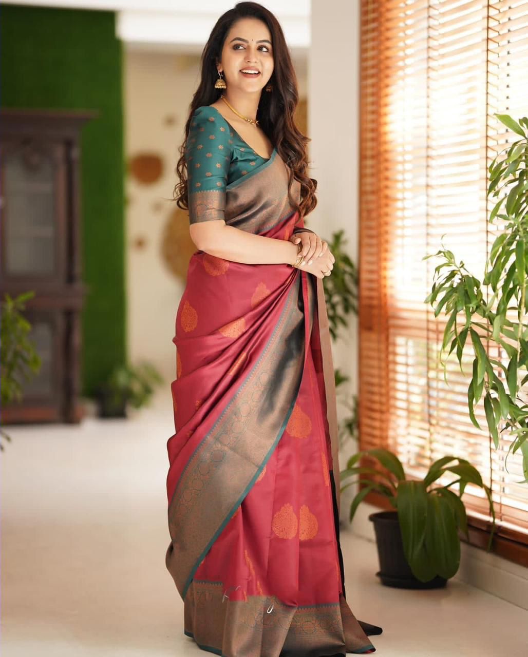 Banarasi zari woven Trending Silk Saree