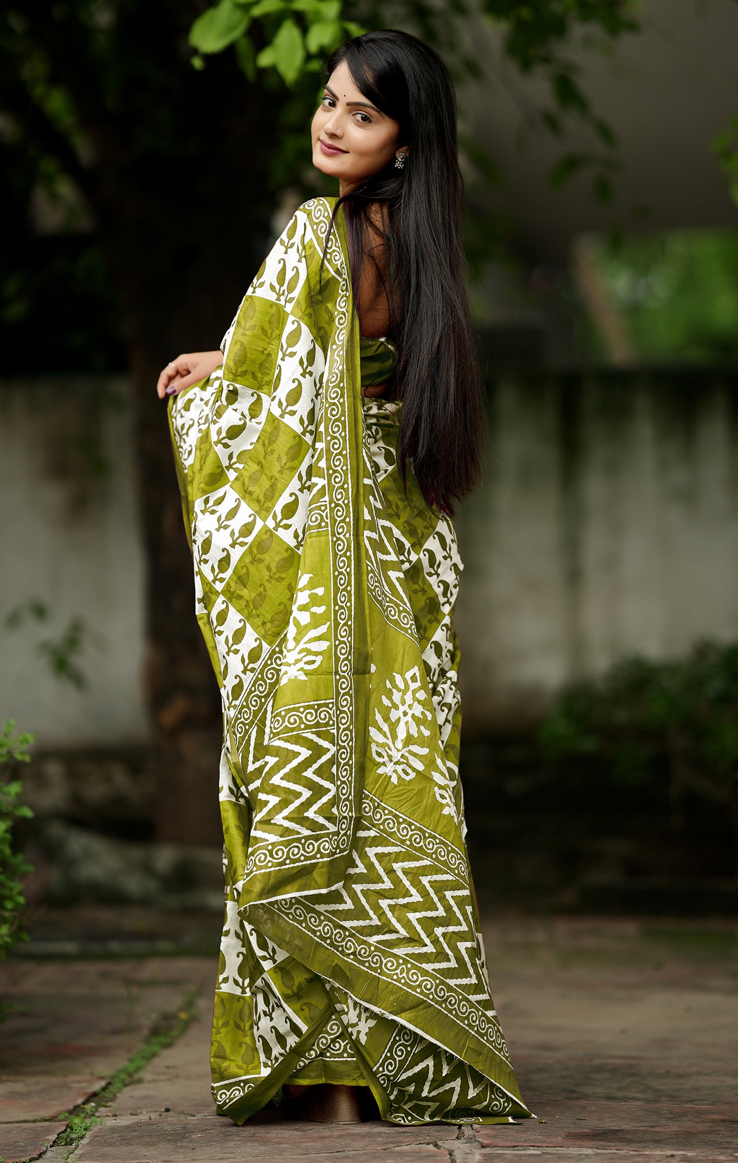 Handicraft Ladies Ikat Block Print Pure soft Cotton Sari With Blouse Piece