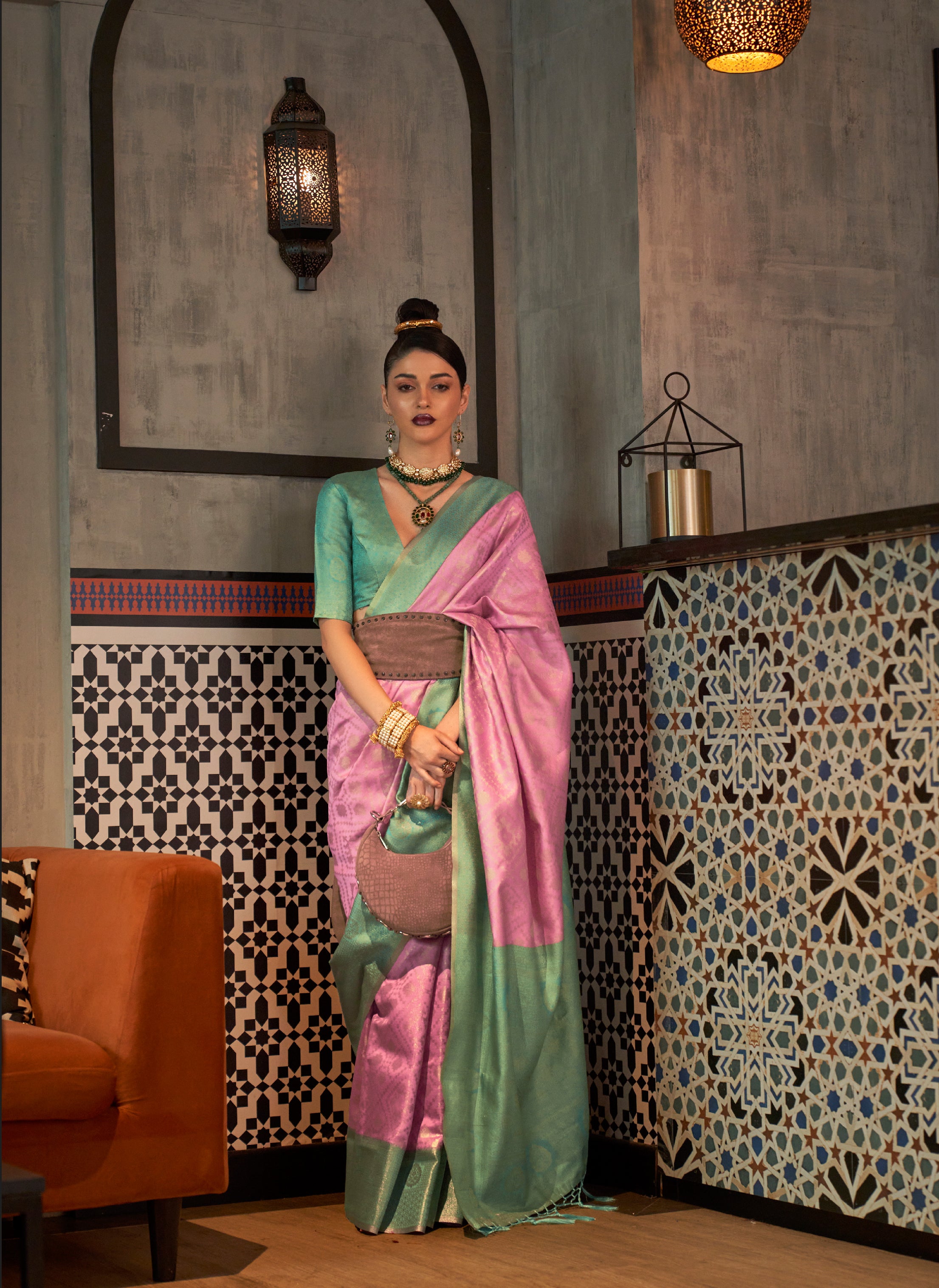Light Pink  Zari Base Handloom Weaving Silk Saree KAIZAA