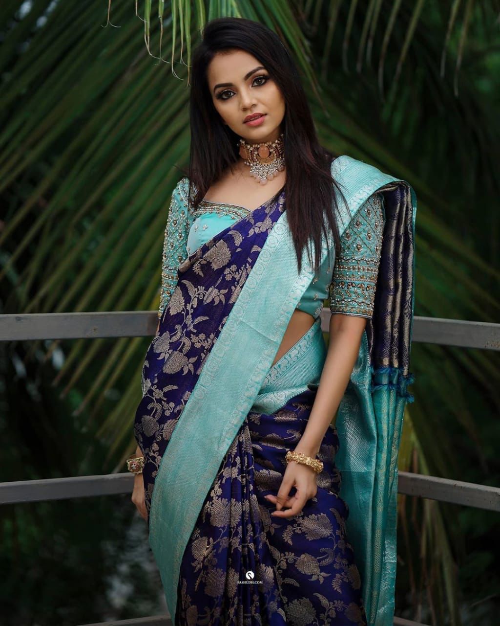 Ethinic Pocket Classy Patterned Soft Silk Jacquard Zari Weaing Saree.