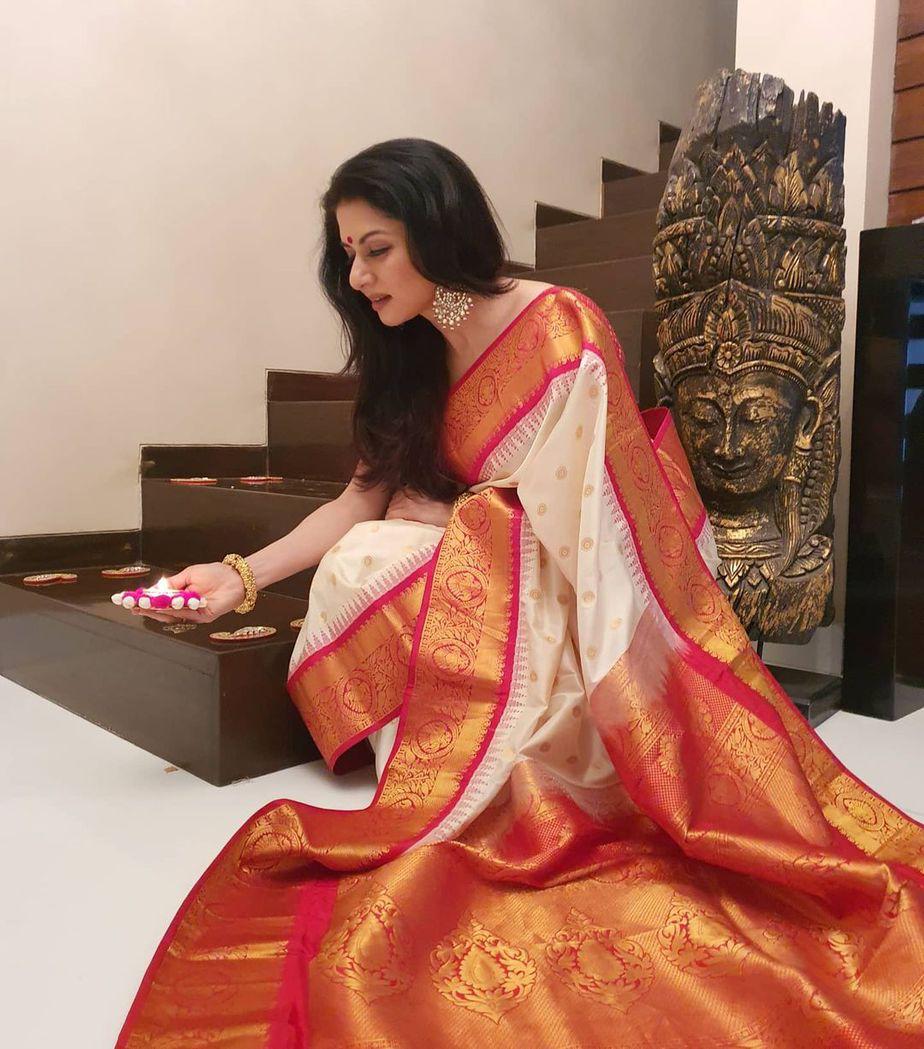 Ethinic Pocket Women's Soft Silk Jacquard Zari Weaving Saree